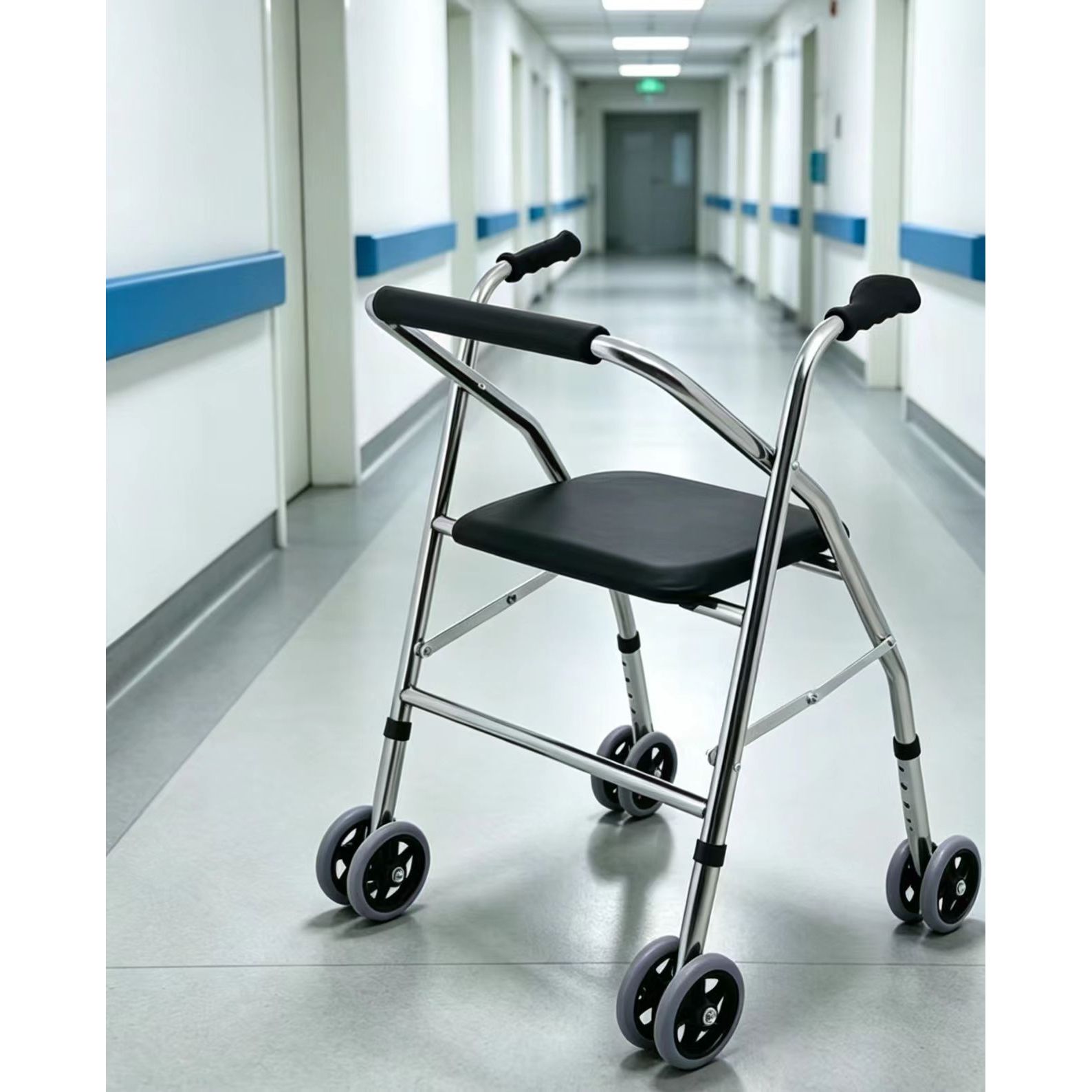 Aide à la marche à quatre roues