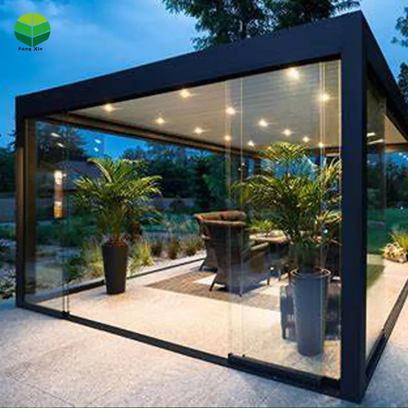 Système motorisé Pergolas à toit à lames Pergolas bioclimatiques d'extérieur en aluminium avec portes coulissantes en verre