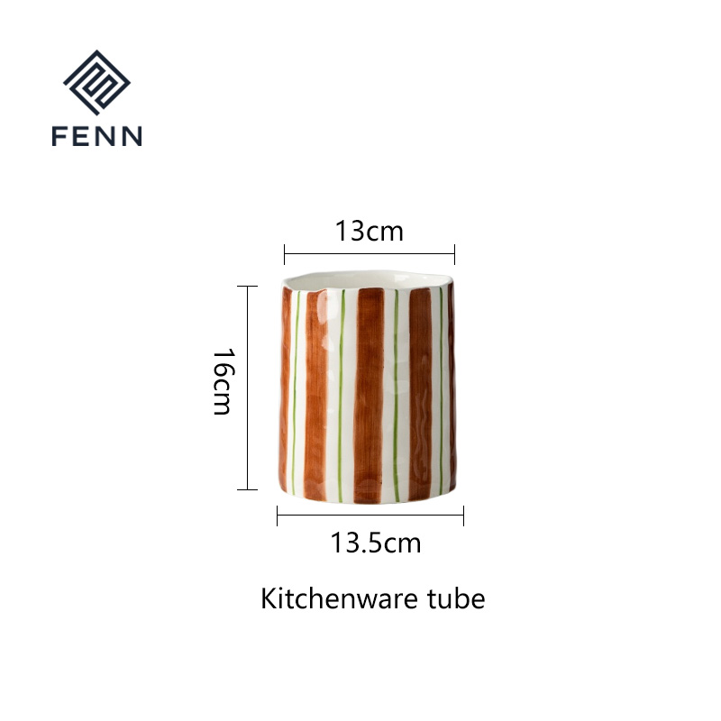Tube d'ustensiles de cuisine1