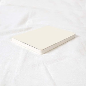Cuaderno personalizable A5 con esquinas redondeadas, tapa dura gruesa de 300g, Bloc de notas de papel recubierto con logotipo impreso en la columna vertebral desnuda - Product Image 3