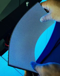 Soft curvo <span class=keywords><strong>LED</strong></span> vídeo parede 240*120mm experiência visual palco fundo <span class=keywords><strong>LED</strong></span> tela módulo P1.875