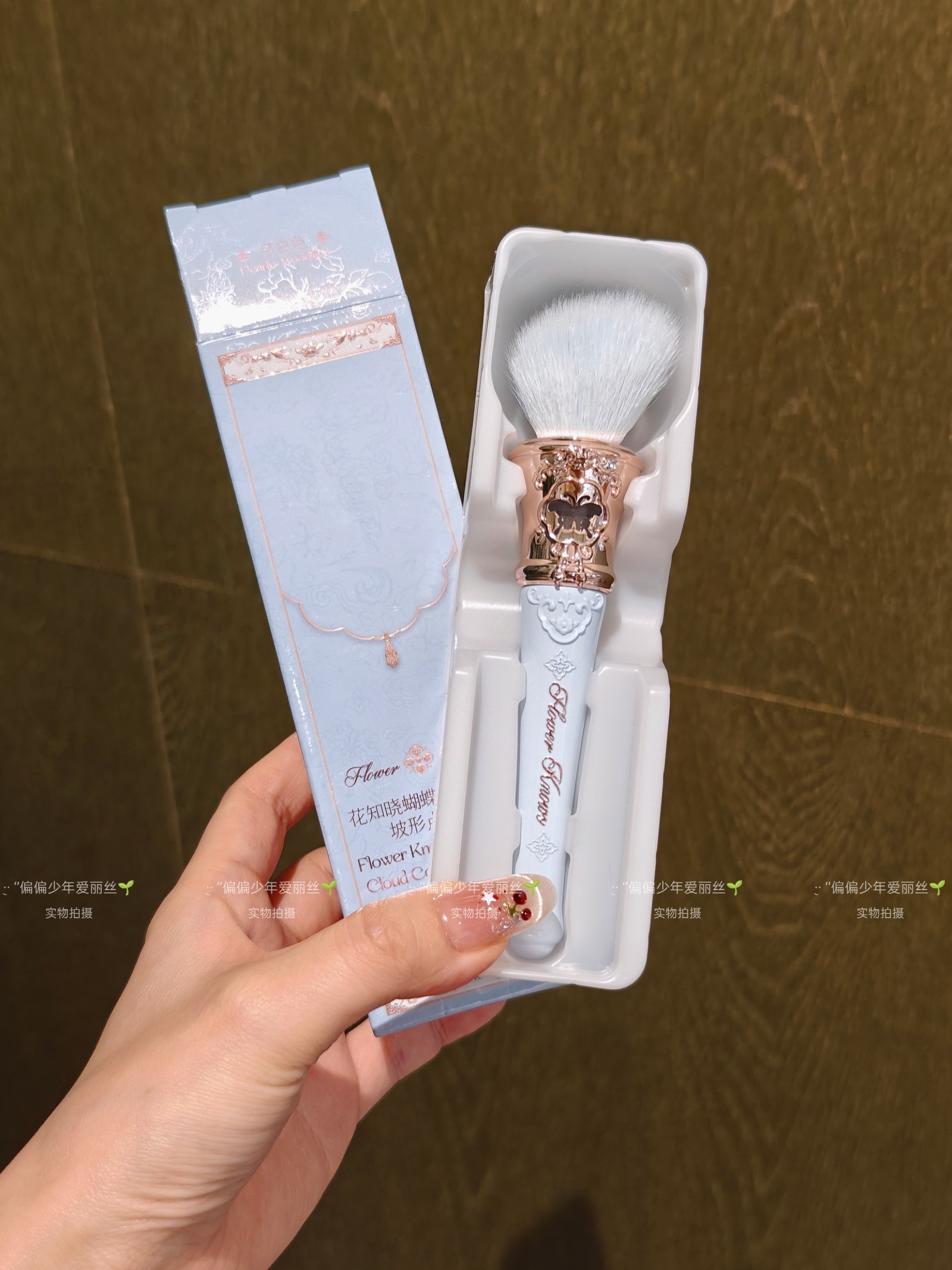 butterfly cloud collar-moon white