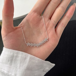 女性のための人気のS925スターリングシルバーネックレスパーソナライズされた森の花ジルコンデザイン女性のための高級チェーン