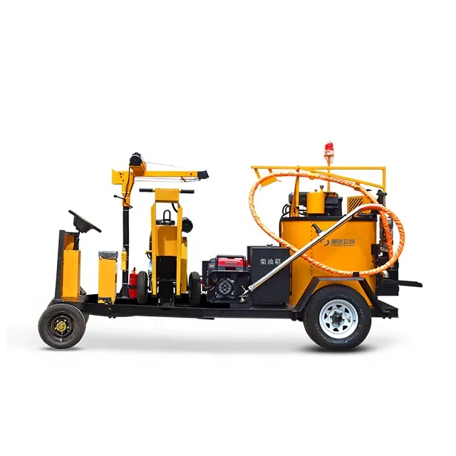 Driveway Asphalt Crack Repair Road Surfacing Patching Kettle Truck Mounted Asphalt Joint Sealing Machine