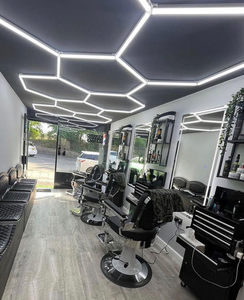 Vendita calda palestra barbiere negozio di lavoro ufficio uomo grotta Garage auto riparazione di bellezza esagonale luce a Led