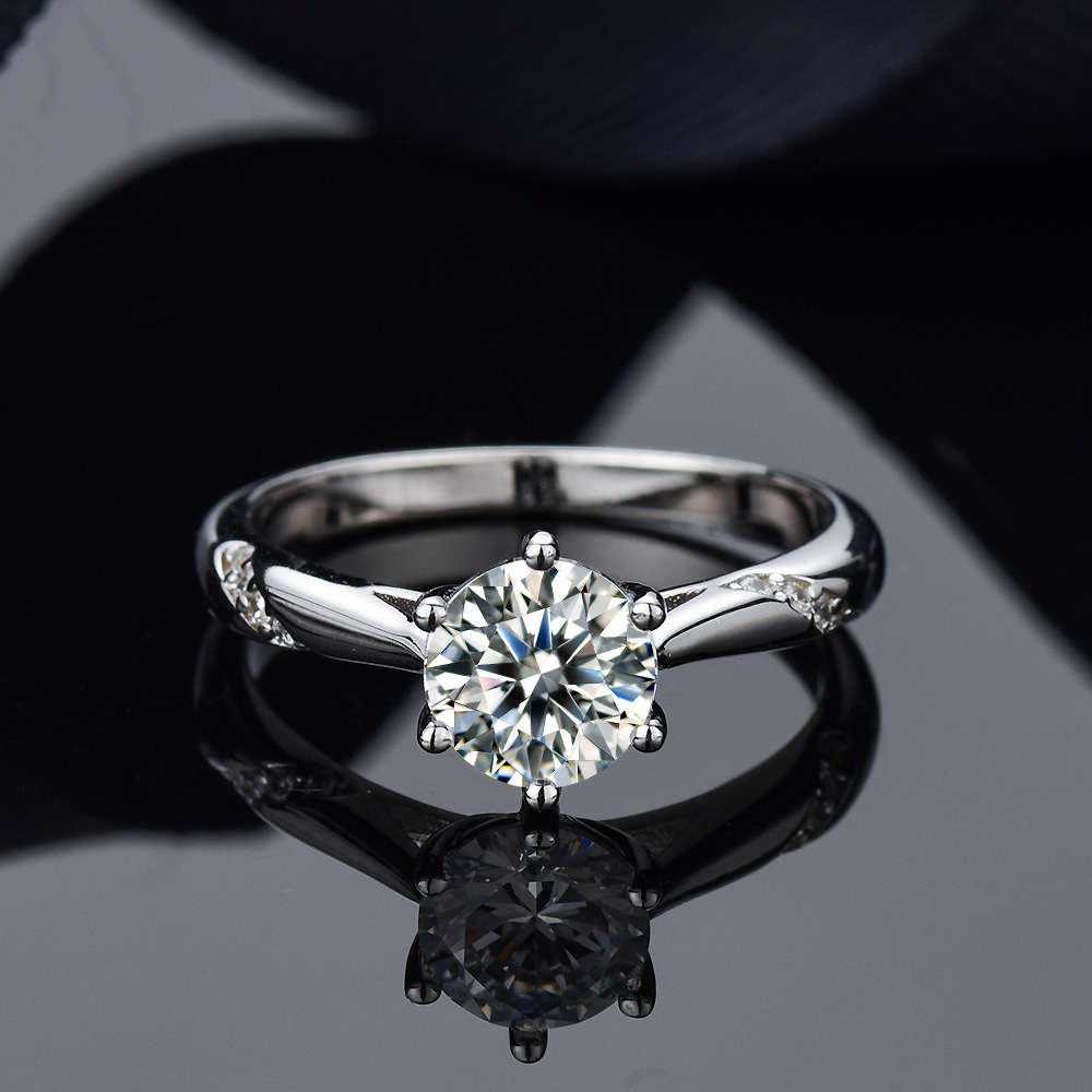 Silver-moissanite 1 carat