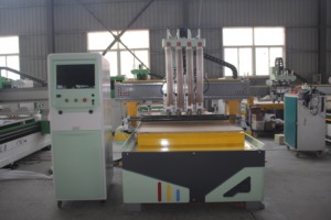 Máquina enrutadora CNC ATC multifunción, enrutador CNC ATC lineal de cuatro cabezales con 12 herramientas a la venta - Product Image 2