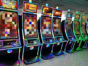 High Profit Skill Games Machine With 43 Inch <strong>Curved</strong> Touch Screen Video Game <strong>Program</strong>