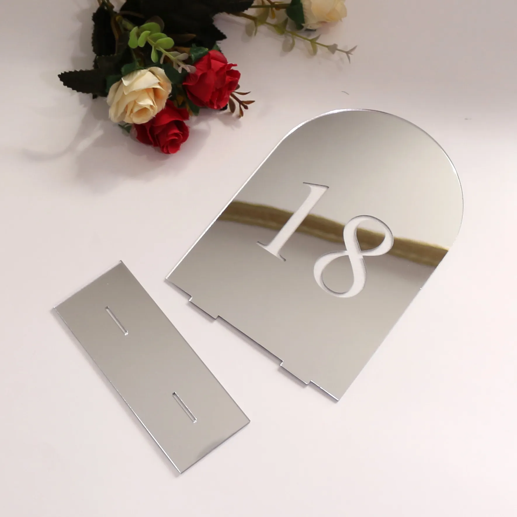 Tarjetas acrílicas con forma de arco para mesa de boda, tarjetas de lugar hechas a mano con diferentes números, con logotipo personalizado, venta al por mayor