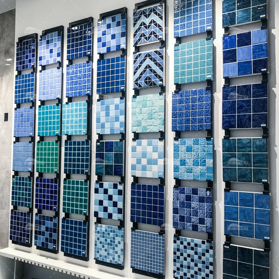 Foshan Prezzo A Buon Mercato All'aperto Bagno Doccia A Parete Pavimento Blu di Colore Verde Forno di Ceramica della Porcellana Della Glassa di Nuoto Piscina Mattonelle di Mosaico