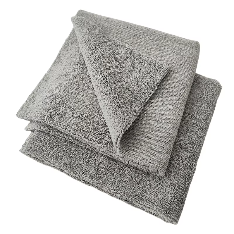 Gris oscuro