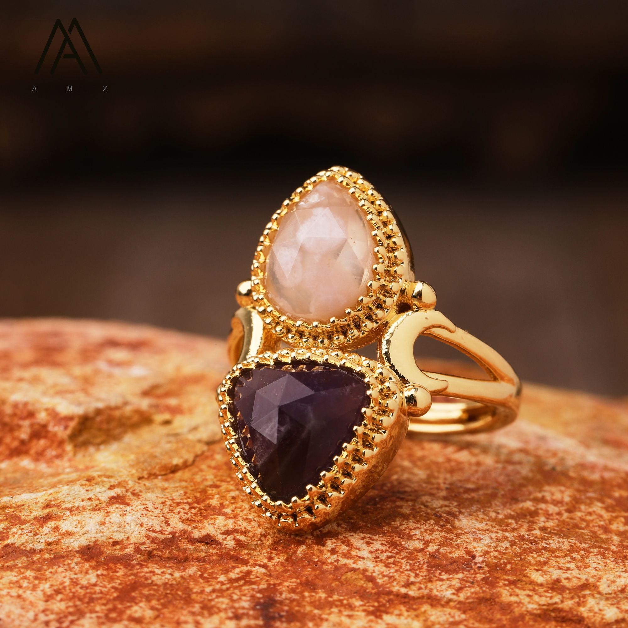 Anillo de oro con ágata y flor de cerezo