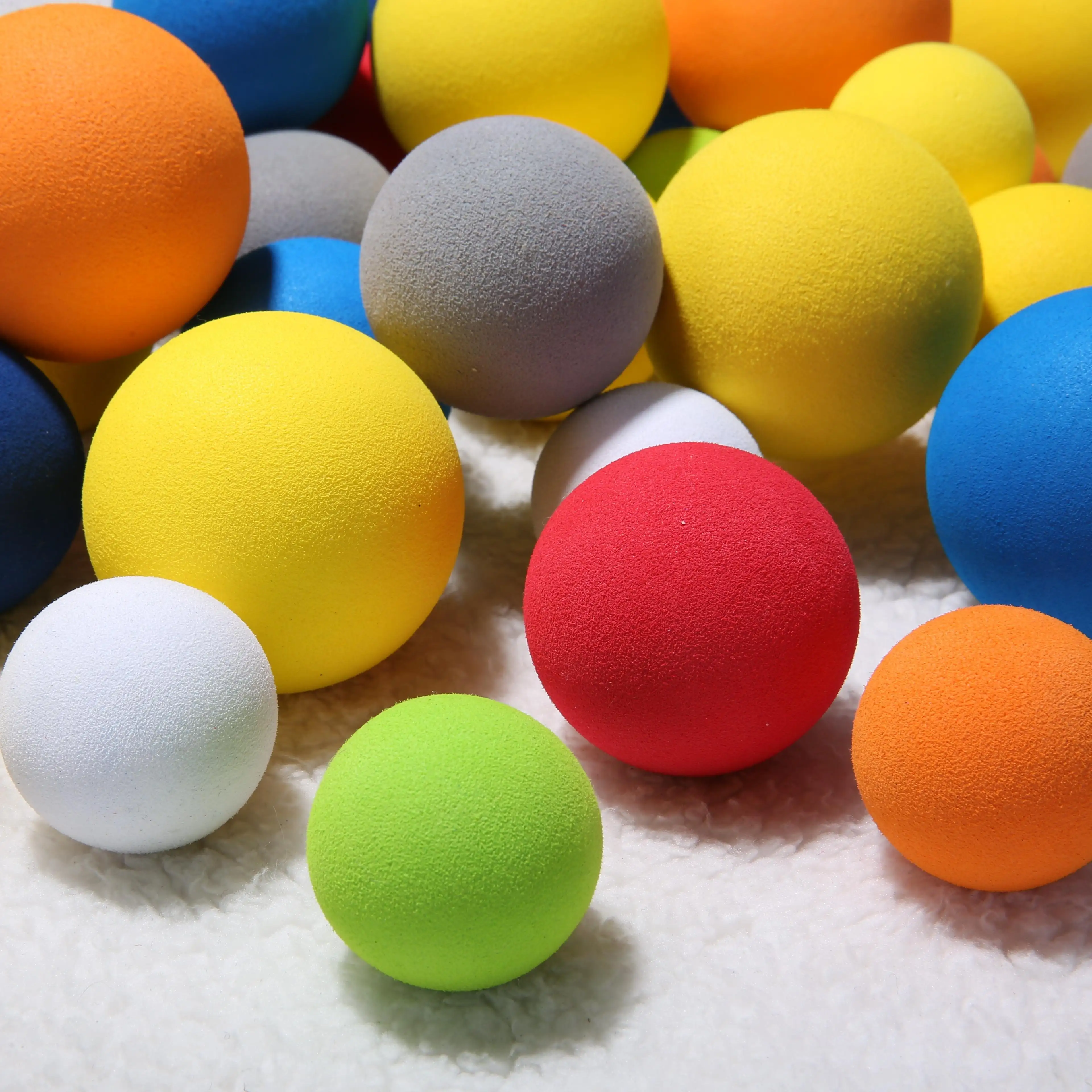 Palla di schiuma di colore Eva per il giocattolo giocattolo giocattolo morbido palla giocattolo di peluche