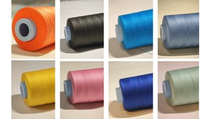 Hilo de coser de poliéster hilado 100% de alta calidad del fabricante 40/2 Overlock de patrón teñido de alta tenacidad - Product Image 4