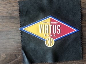 义乌定制3d压花Logo铁皮设计服装硅橡胶贴片 - Product Image 3
