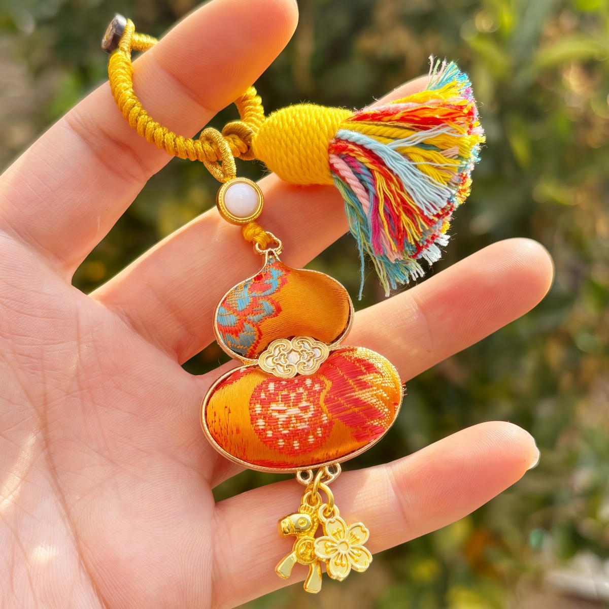 pompon en fil de coton coeur orange