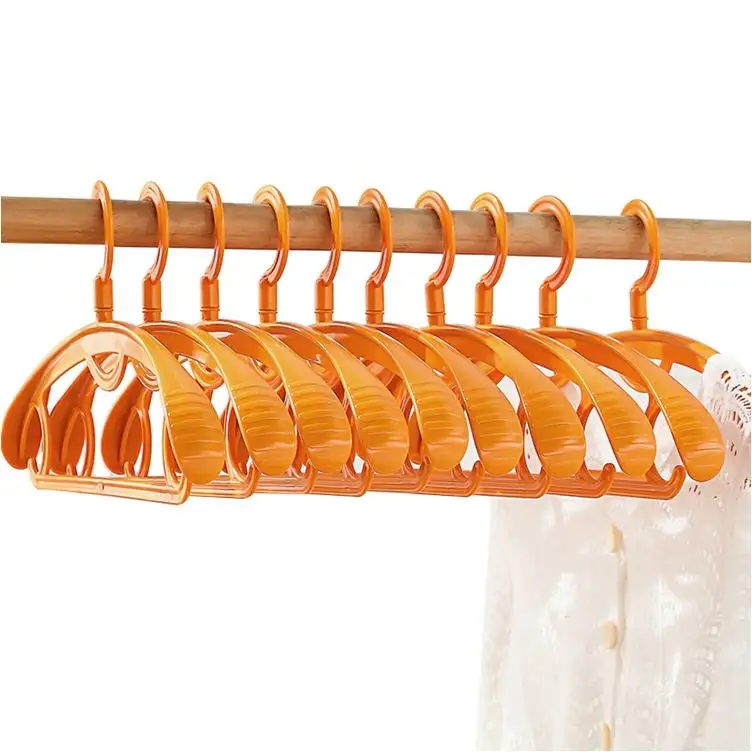 LEEKING Hot selling non slip plastic hanger multifunctional household wide shoulder clothes hangers