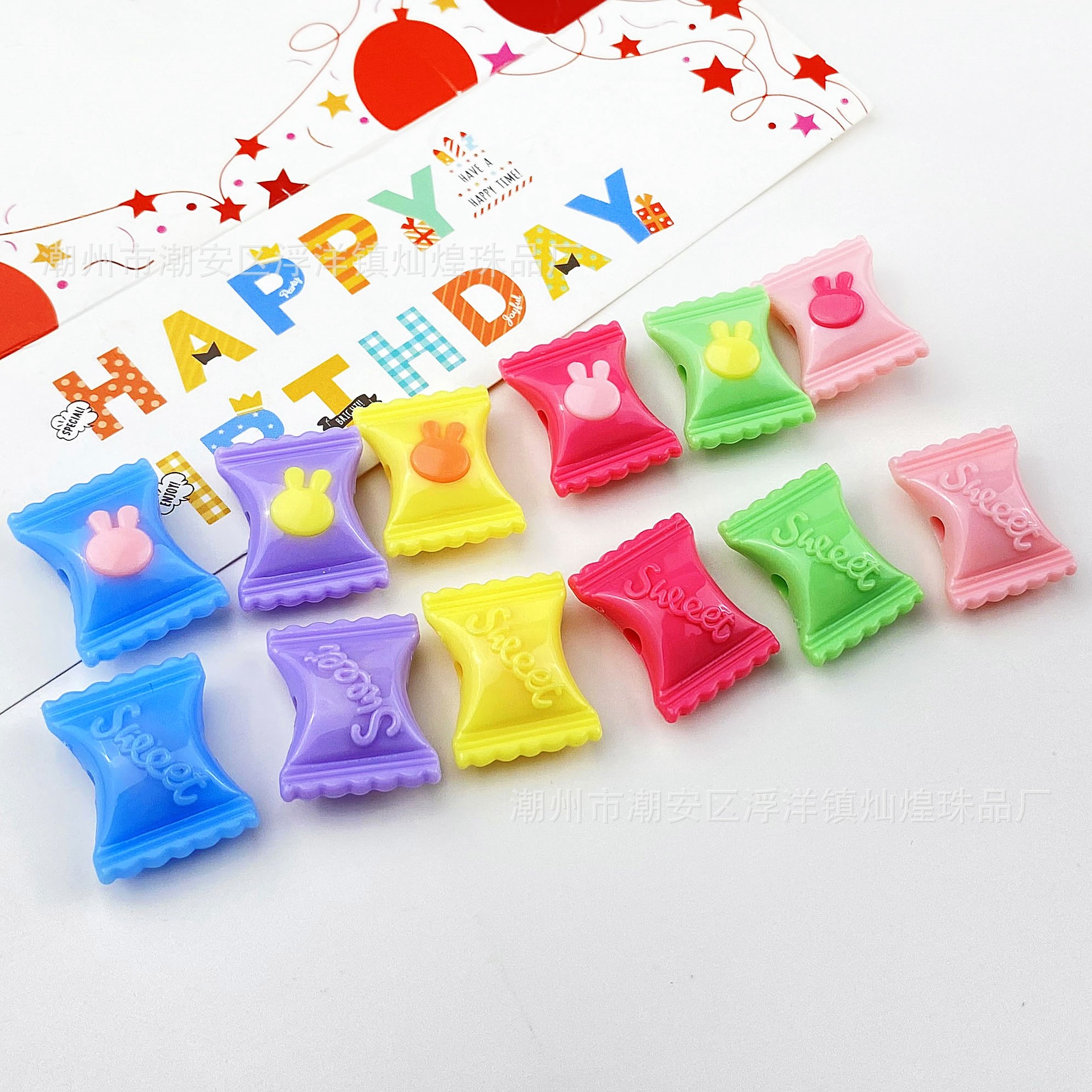 Mélange de bonbons tête de lapin aux couleurs contrastées