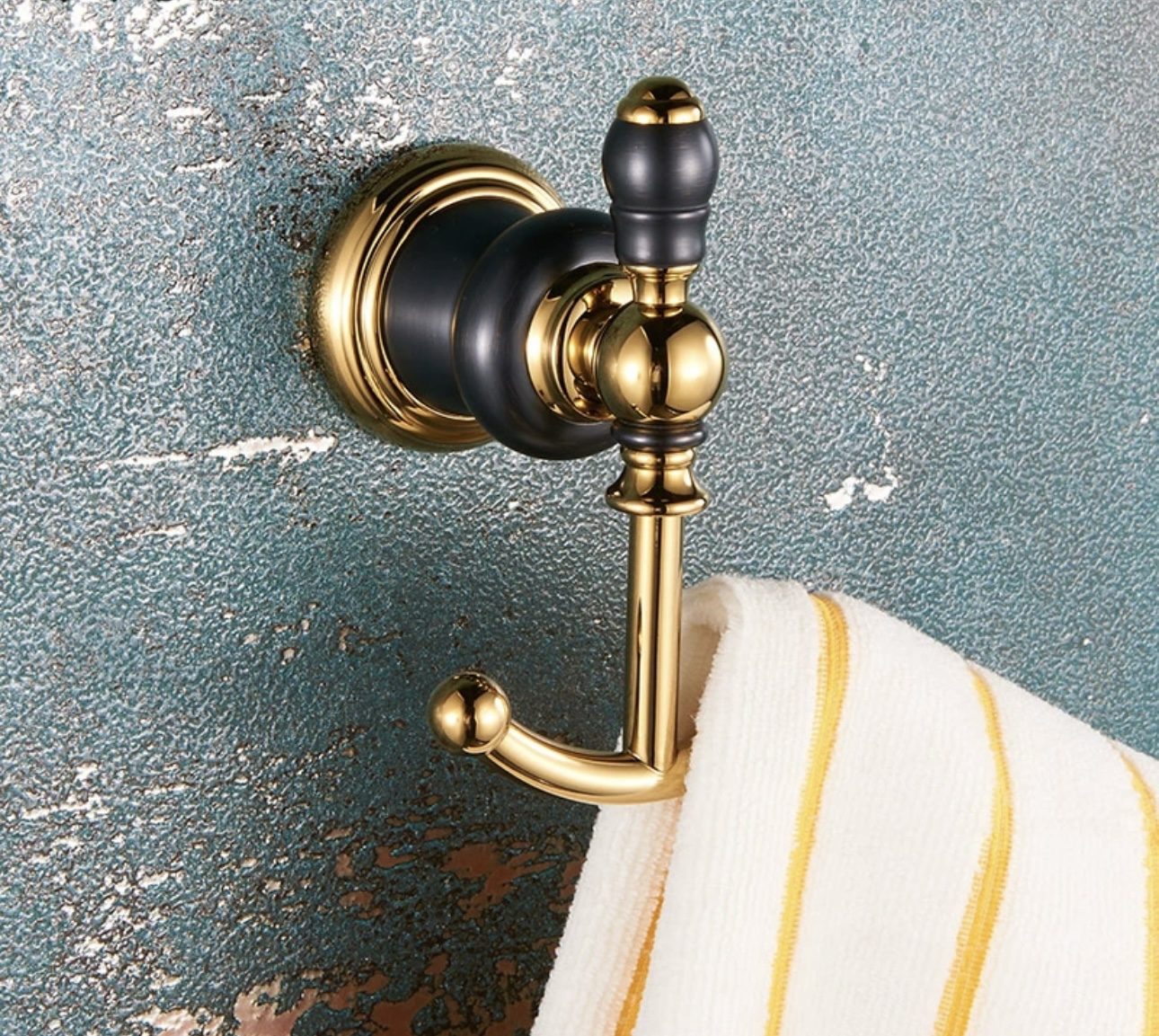 ตะขอแขวนเสื้อคลุม