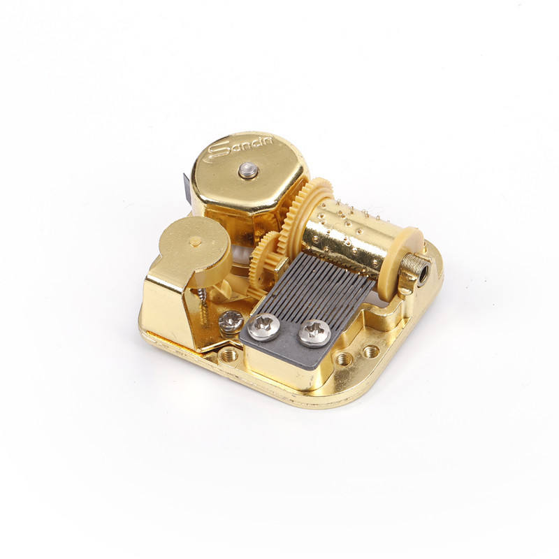 Movimiento chapado en oro en la parte inferior