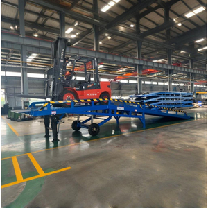 Mobile <strong>Loading</strong> <strong>and</strong> <strong>Unloading</strong> PlatformEfficient Mobile <strong>Loading</strong> <strong>and</strong> <strong>Unloading</strong> PlatformMultifunctional <strong>Platforms</strong> - Product Image 6