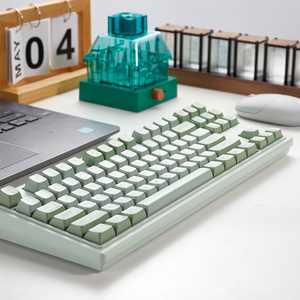 Teclado mecánico personalizado 83 teclas retroiluminado USB con cable 75 por ciento intercambio en caliente RGB con cable negro Teclado mecánico para juegos - Product Image 4