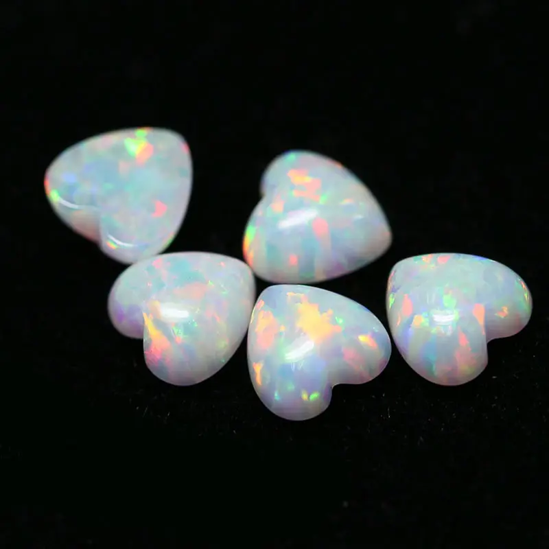 OP17 gemme pietra opale sintetica Cabochon 4x4mm a forma di cuore creato pietra opale per la creazione di collane