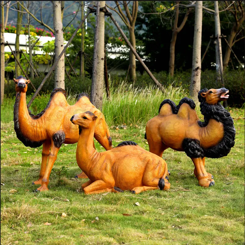 Decorazione del giardino scultura di cammello in poliresina statue di cammello in vetroresina a grandezza naturale in resina