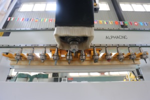Automatischer CNC-Router Atc 1325 1300*2500 Multifunktions-Holzbearbeitungs-CNC-Maschinen Alpha aus China - Product Image 5