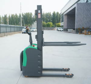 Low Cost 1.5 Ton Automatic Electric Stacker Fully Electric Reach Stacker <strong>Platform</strong> Structure 2 Ton <strong>Loading</strong> Pallet Truck Forklift - Product Image 3
