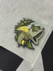 Tùy Chỉnh Cameroon 3D Thanh Kiếm Đôi Ve Áo Trâm Hollow-out Kim Loại Phù Hiệu Cho Militaires De Pentathlon Cieso Mạ Huy Hiệu Thể Thao - Product Image 3