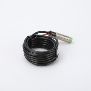 PR12-4DN2カスタマイズ誘導近接センサー金属防水スイッチDC6-36V範囲様々な用途向け - Product Image 2