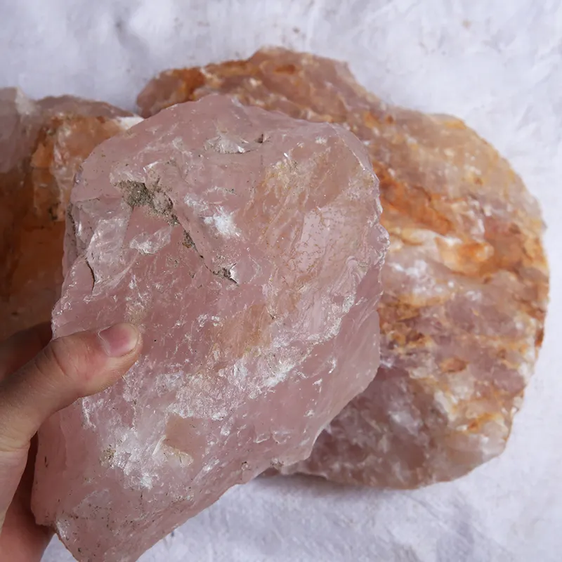 Naturale di grandi dimensioni di colore rosa di cristallo di ghiaia di pietra grezza pietra preziosa raw quarzo rosa