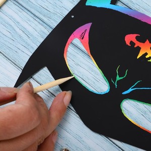 24 Pcs Scratch Giấy Siêu Anh Hùng Mặt Nạ Mặt Nạ Cầu Vồng Với Dây Đàn Hồi Và 12 Miếng Gỗ Stylus - Product Image 5