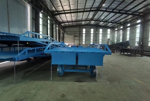 Mobile Boarding Bridge Manual Hydraulic Boarding Platform Logistics Container <strong>Unloading</strong> Platform