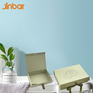 คอลเลกชันของขวัญสุดเก๋กล่องสีเขียวหญ้าประดับด้วยริบบิ้น - Product Image 2