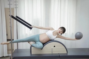 Pilates Factory Grand Instrument E43 Correcteur de trou carré Correction de la colonne vertébrale arrière Yoga Équipement d'entraînement professionnel - Product Image 5