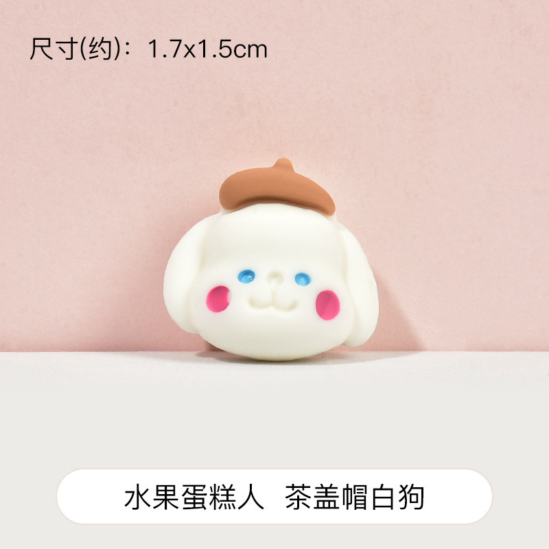 Gâteau aux fruits homme bonnet de thé chien blanc