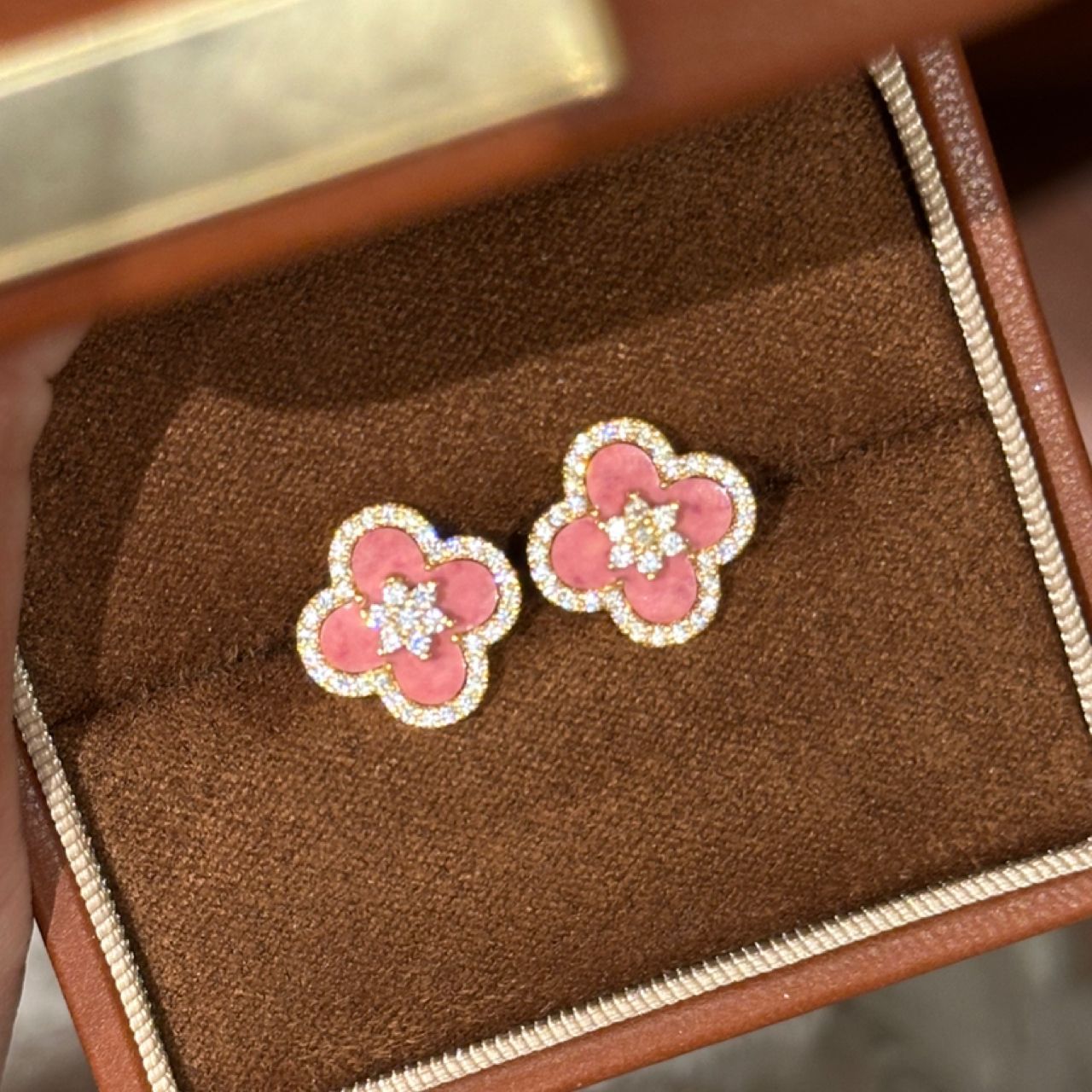 Boucles d'oreilles trèfle à quatre feuilles lustre rose
