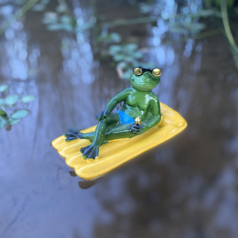 Yellow skin raft frog