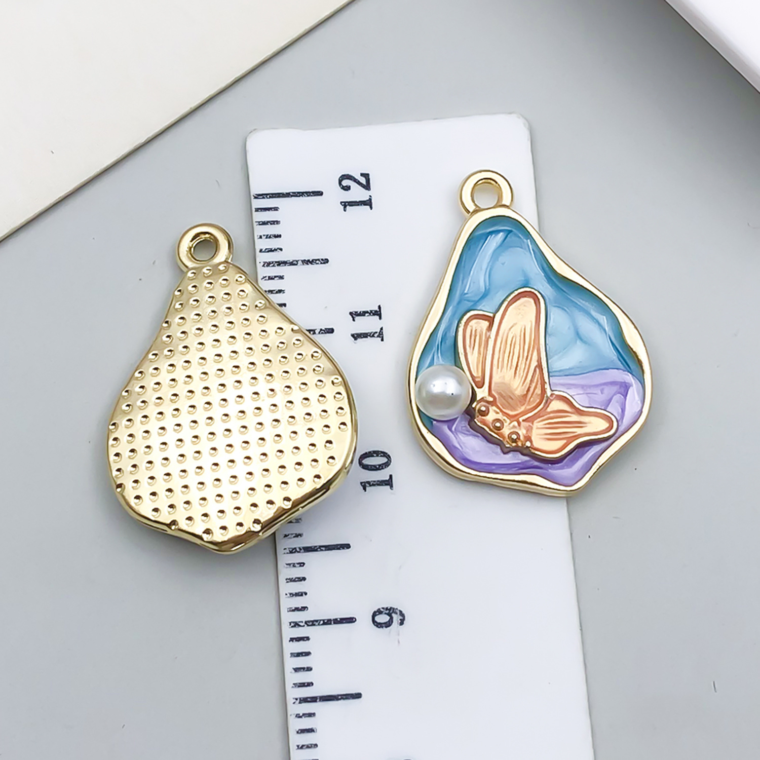 24x17mm fleur bleu-violet