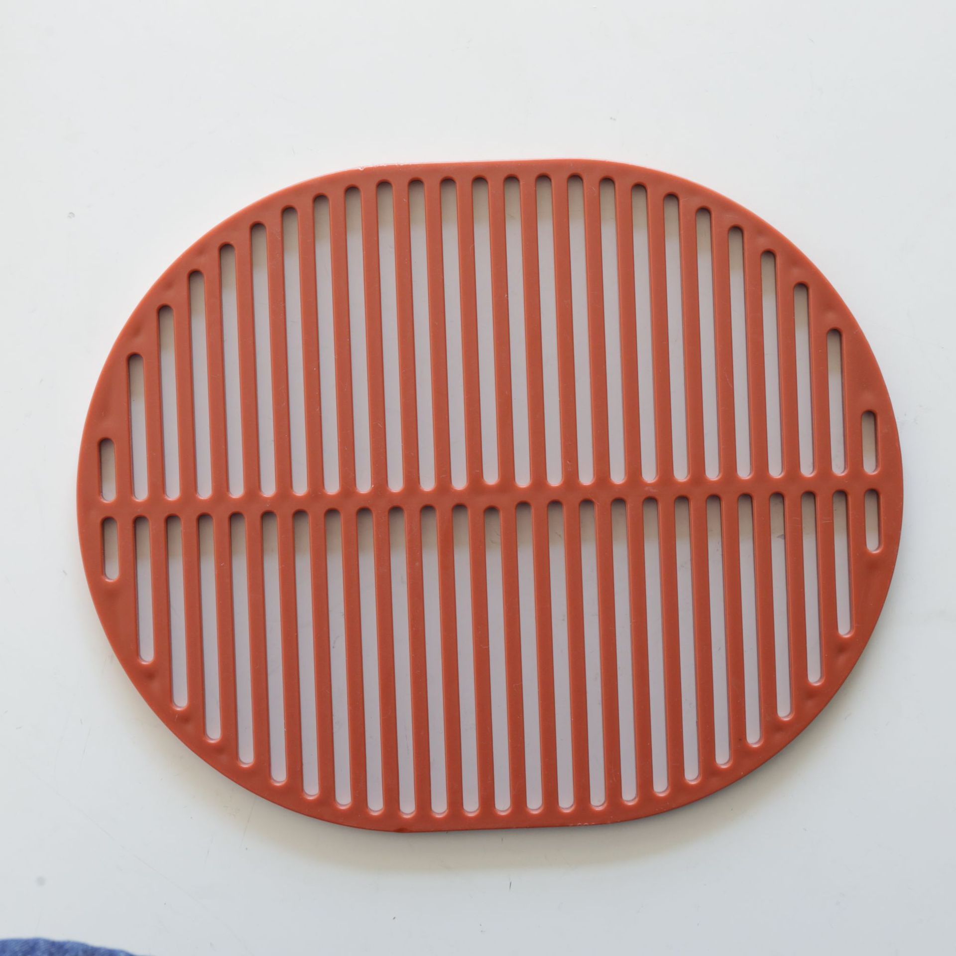 Red oval lines