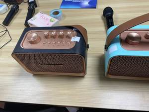 Portátil recargable RGB LED iluminación bajo Bluetooth inalámbrico Karaoke altavoz con micrófono Woofer uso de la computadora en el hogar fuente de alimentación de CC