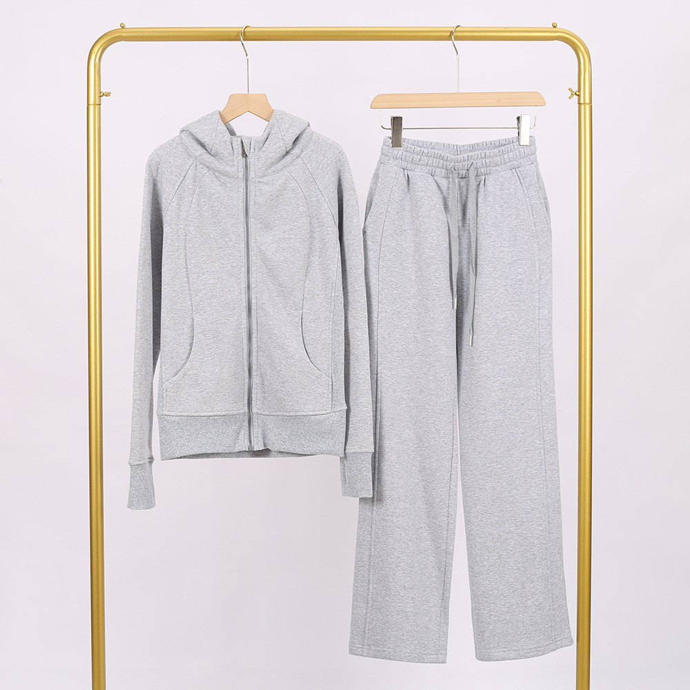 Conjunto de sudadera y pantalón de chándal ajustado en color gris jaspeado.