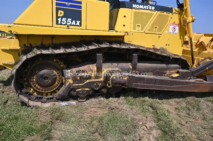 Dieser gebrauchte KOMATSU D155AX-7 Bulldozer Bulldozer ist sehr viel und ist in gutem Zustand erhältlich. Hohe Qualität