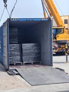 ブラック4x8ft <span class=keywords><strong>HDPE</strong></span>一時的ロードマット軽量60 T負荷容量<span class=keywords><strong>12mm</strong></span>滑らかな地面保護UHMWPE重機切断