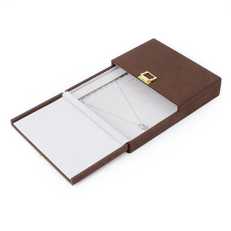 Collier marron