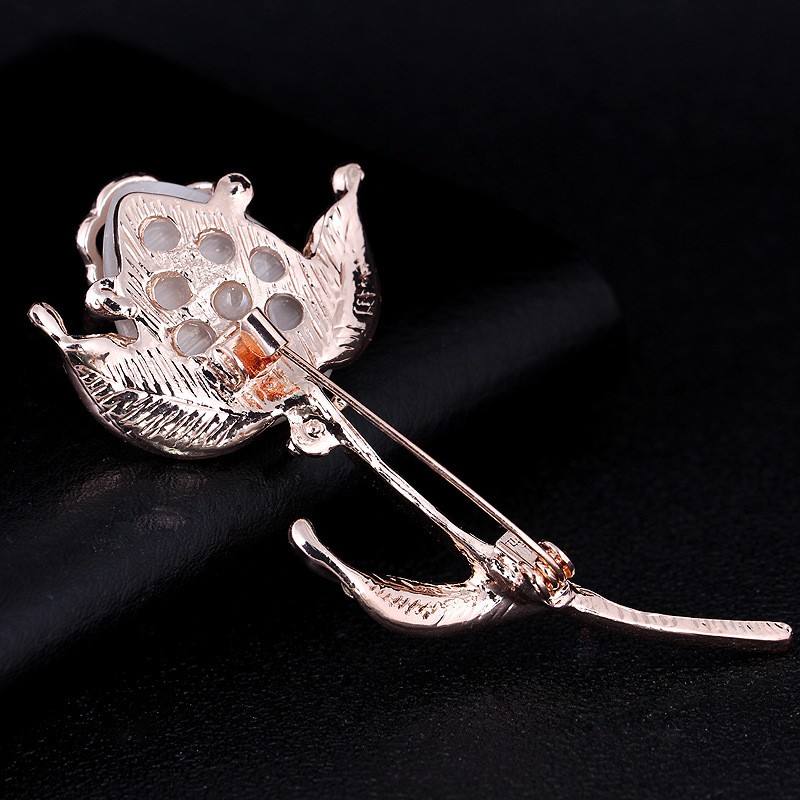 XZ4485 Rose Cat's Eye Brooch