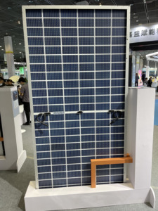 制造商提供单晶210毫米光伏太阳能组件单玻璃透明背板太阳能电池板 - Product Image 3