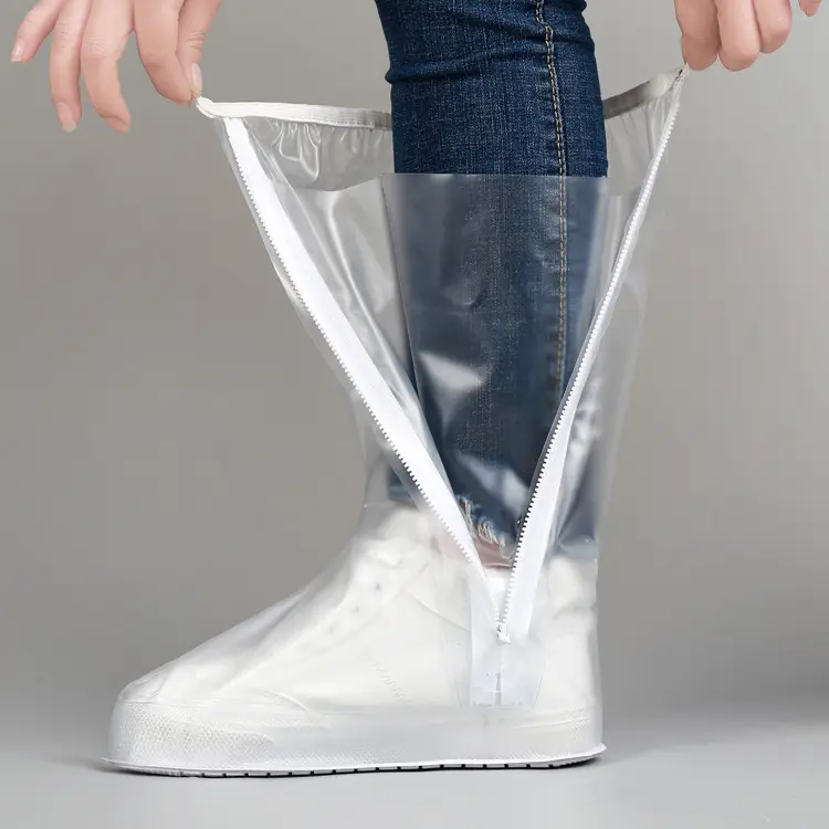 Nouvelle mode transparente anti-pluie imperméable anti-dérapant résistant à l'usure couvre-chaussures à fond épais pour les voyages en plein air